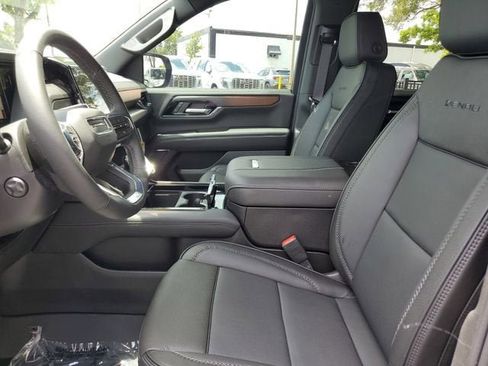 New 2026 GMC Yukon Denali w/ LPO, Floor Liner Package RWD image 19