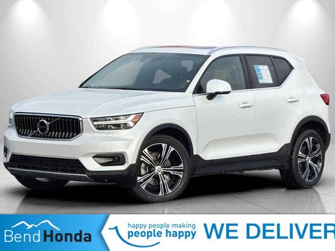 Used 2022 Volvo XC40 T5 Inscription w/ Climate Package image 1