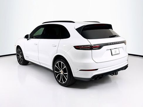 Used 2022 Porsche Cayenne AWD/4WD image 7