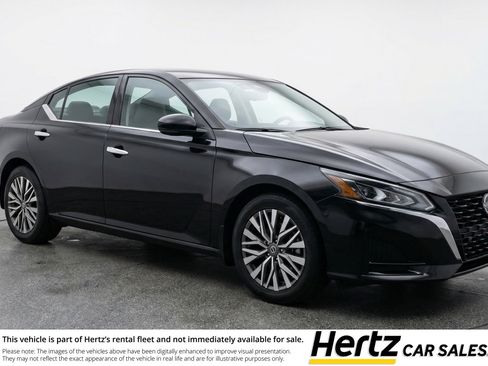 Used 2025 Nissan Altima 2.5 SV FWD image 1