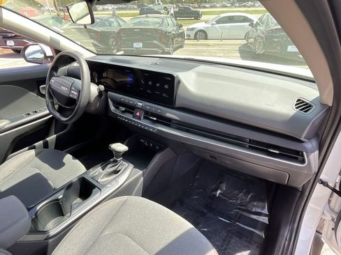 Used 2025 Kia K4 FWD image 32