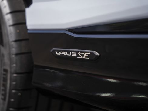 Used 2025 Lamborghini Urus SE AWD/4WD image 14