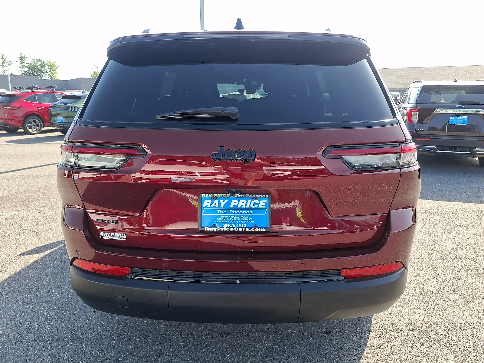 Used 2025 Jeep Grand Cherokee L Laredo AWD/4WD image 5