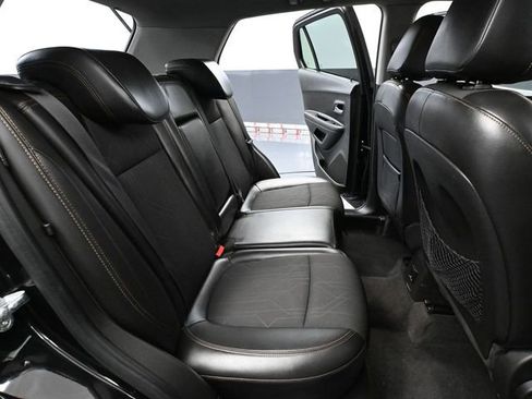 Used 2019 Chevrolet Trax LT w/ LT Convenience Package image 35