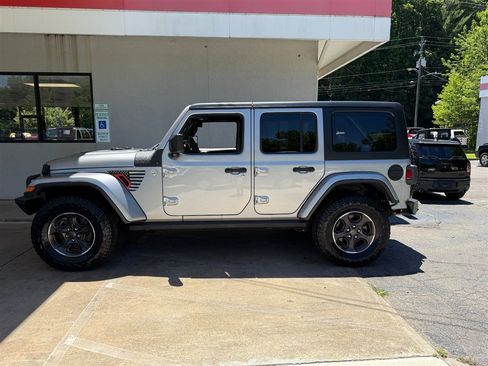 Used 2019 Jeep Wrangler Unlimited Sahara AWD/4WD image 11