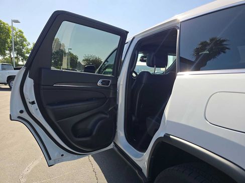 Used 2021 Jeep Grand Cherokee Limited AWD/4WD image 17
