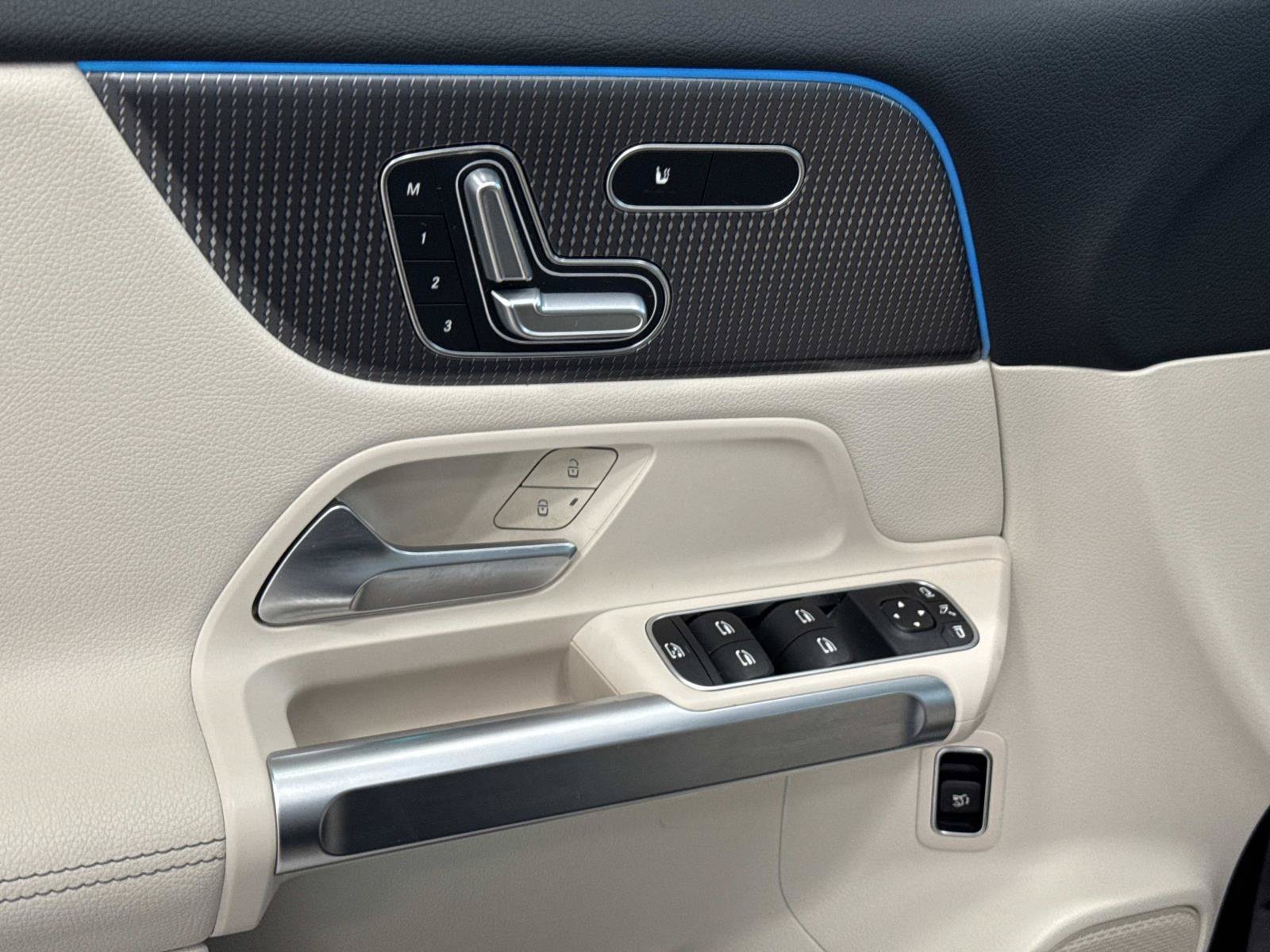 Certified 2023 Mercedes-Benz EQB 300 4MATIC image 11