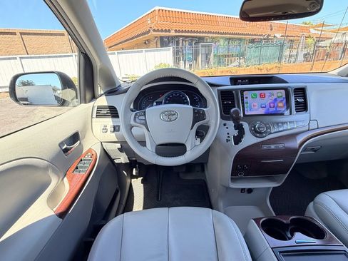 Used 2014 Toyota Sienna XLE AWD/4WD image 30