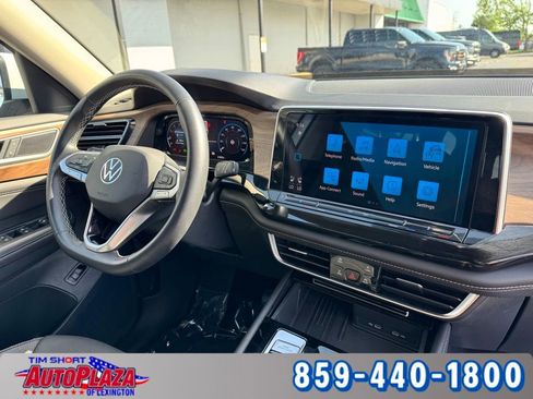 Used 2025 Volkswagen Atlas SE AWD/4WD image 48