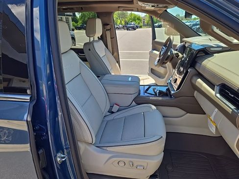 New 2026 GMC Yukon Denali w/ Sun & Power Step Package AWD/4WD image 16