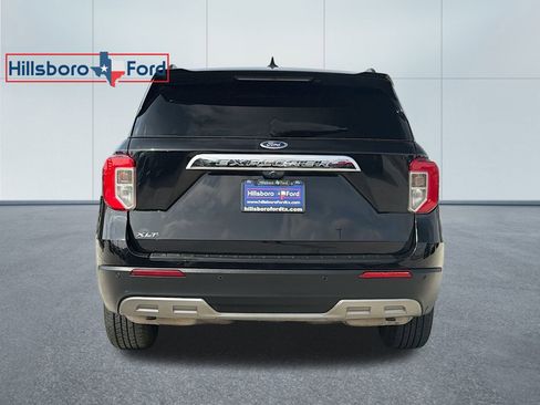 Used 2021 Ford Explorer XLT w/ Equipment Group 202A image 9