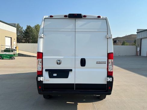Used 2025 RAM ProMaster 2500 w/ Convenience Group FWD image 4