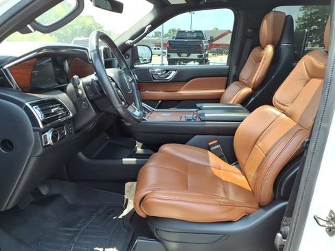 Used 2019 Lincoln Navigator Reserve AWD/4WD image 21
