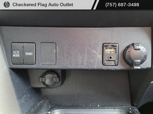 Used 2018 Toyota RAV4 LE image 18