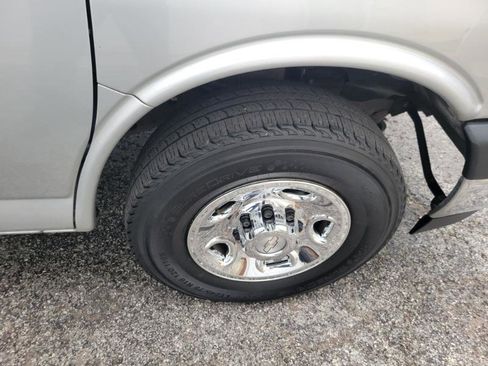 Used 2017 Chevrolet Express 3500 LT w/ LT Preferred Equipment Group RWD image 16