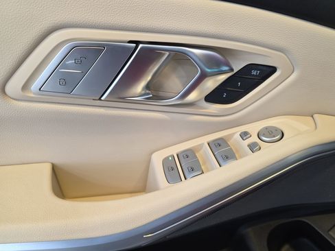 Used 2025 BMW 330i xDrive Sedan w/ M Sport Package image 27