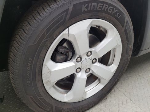 Used 2018 Jeep Compass Latitude w/ Popular Equipment Group FWD image 31