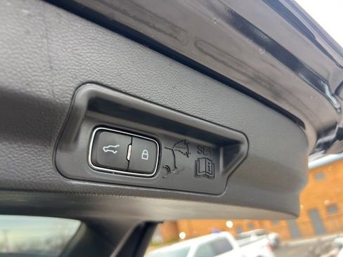 Certified 2022 Ford Explorer XLT w/ Equipment Group 202A image 23