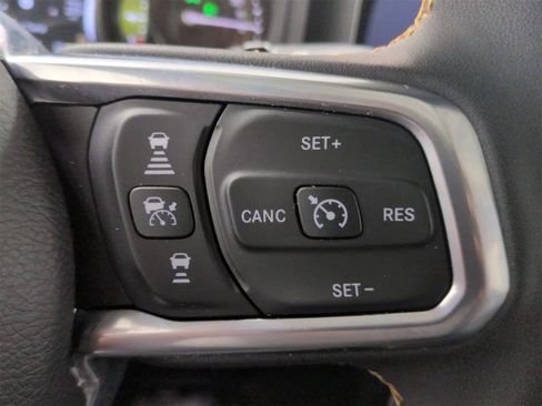 Used 2025 Jeep Wrangler Sahara w/ Safety Group image 24