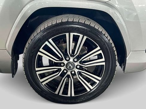 Certified 2024 Lexus LX 600 4WD w/ Appearance Package image 8