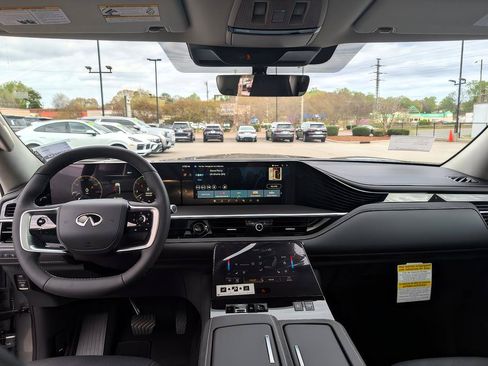 Certified 2026 INFINITI QX80 Luxe AWD/4WD image 18