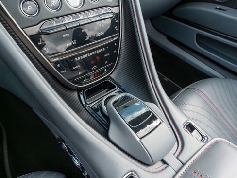 Used 2021 Aston Martin DB11 Volante image 20
