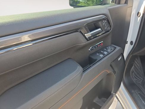 Used 2025 GMC Sierra 1500 AT4 w/ Technology Package AWD/4WD image 9