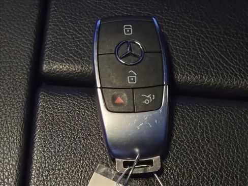 Used 2024 Mercedes-Benz GLE 350 4MATIC image 36