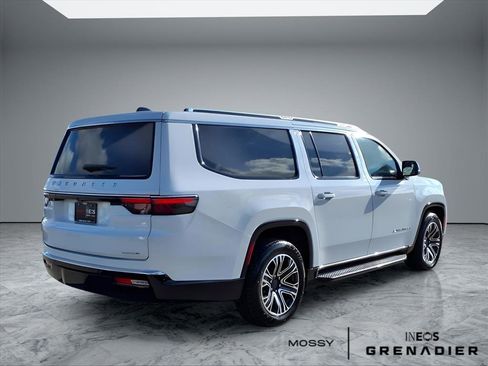 Used 2024 Jeep Wagoneer L Series II w/ Flexible Seating Group image 7