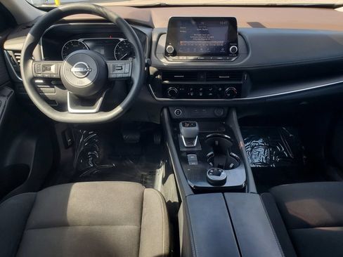 Used 2023 Nissan Rogue S AWD/4WD image 2