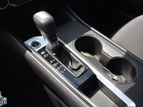 Used 2025 Nissan Altima 2.5 SV FWD image 19