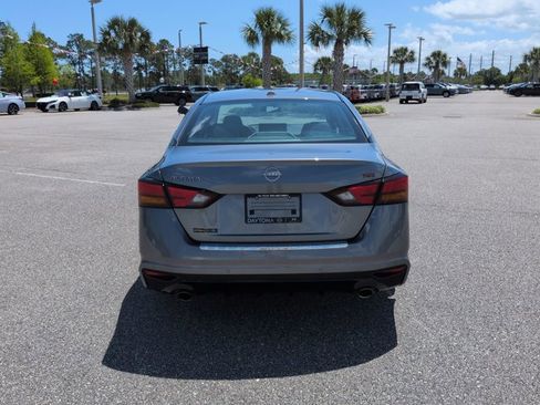 Used 2023 Nissan Altima 2.5 SR w/ SR Premium Package image 5