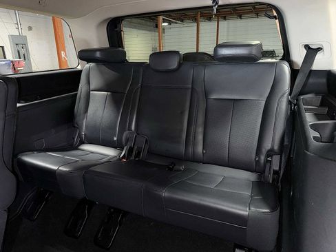 Used 2024 Ford Expedition XLT image 18