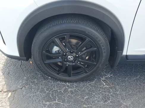 Certified 2021 Nissan Kicks SR w/ Interior Electronics Package image 4