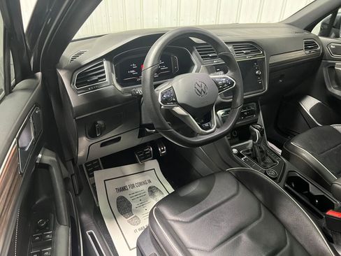 Used 2022 Volkswagen Tiguan SEL R-Line image 2