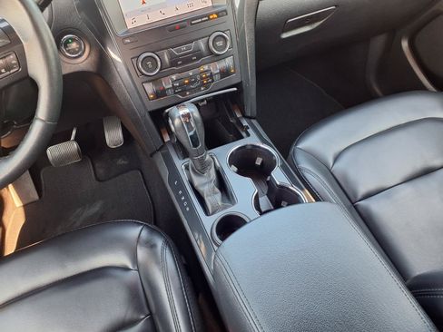 Used 2019 Ford Explorer XLT w/ Equipment Group 202A FWD image 13