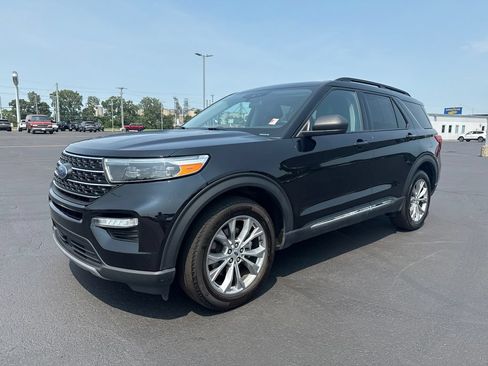 Used 2023 Ford Explorer XLT w/ Equipment Group 202A AWD/4WD image 5