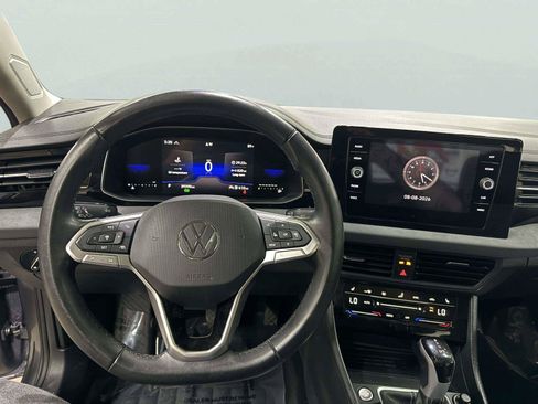 Used 2025 Volkswagen Jetta SE FWD image 13