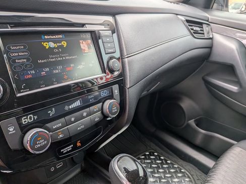 Used 2019 Nissan Rogue SV FWD image 16
