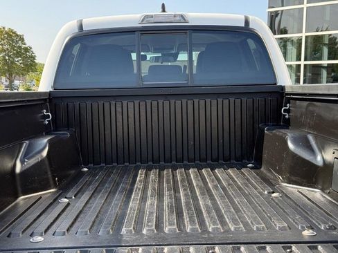 Used 2022 Toyota Tacoma SR AWD/4WD image 9