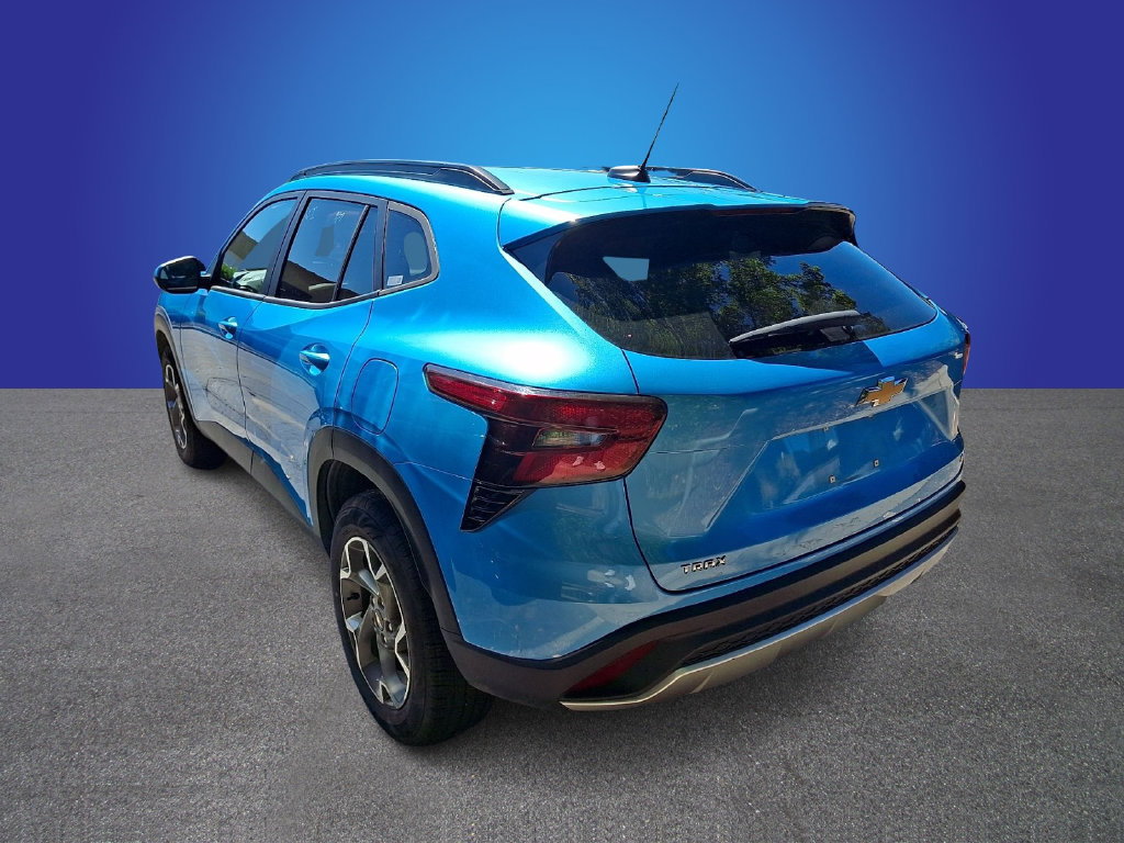 Used 2025 Chevrolet Trax LT FWD image 6