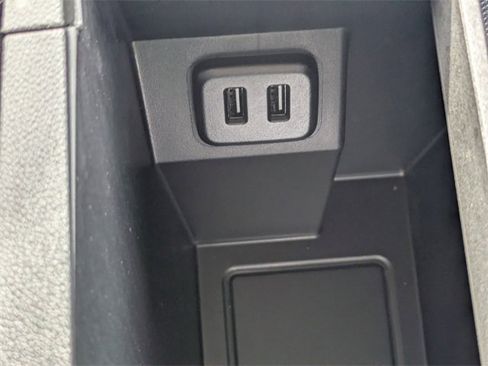 Used 2023 Chevrolet Equinox Premier image 26