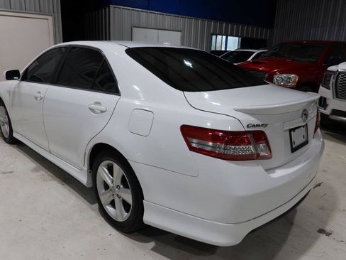 Used 2011 Toyota Camry SE w/ SE Extra-Value Pkg #1 FWD image 3
