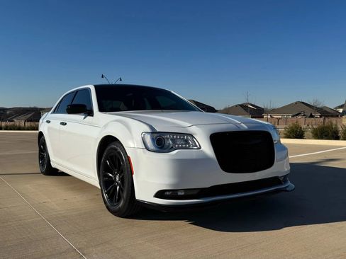 Used 2017 Chrysler 300 Limited w/ Value Package image 3