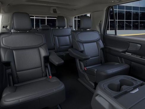 New 2025 Ford Expedition Platinum image 11