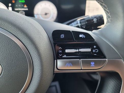 Used 2025 Hyundai Elantra SEL image 23