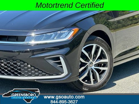 Used 2025 Volkswagen Jetta SE FWD image 35