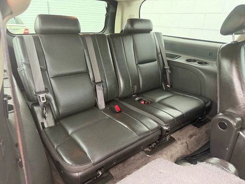 Used 2010 Cadillac Escalade ESV Premium image 18