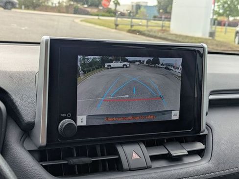Used 2024 Toyota RAV4 XLE FWD image 21
