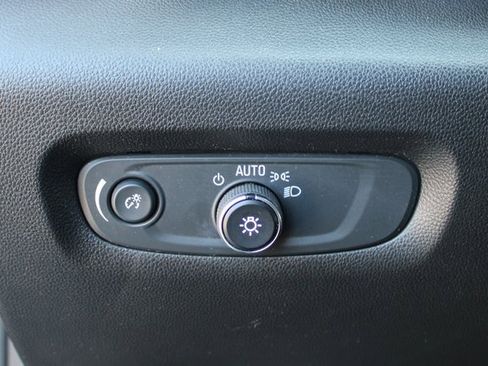 Used 2020 Chevrolet Traverse LS image 14